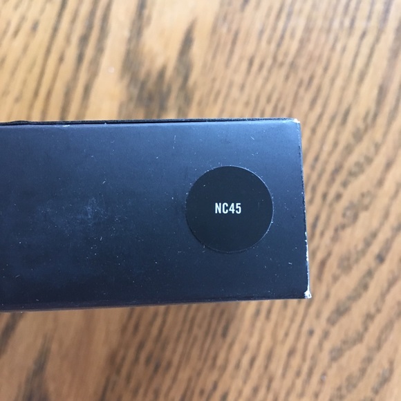 MAC Mineralize Foundation Compact NC45 NEW - Picture 7 of 8